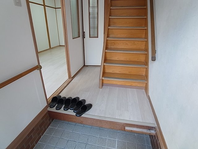 久保町4丁目貸家の玄関|玄関大きなサイズでゆったりしてます