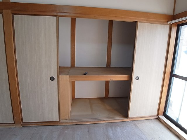 久保町4丁目貸家の収納|各部屋に収納スペースを完備してます