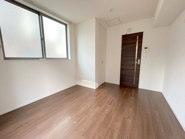 ヴィラージュ学芸大学の居間・リビング|★明るいフローリングの角部屋です★