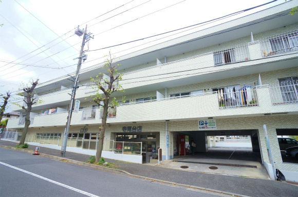 西生田アイリスの駐車場