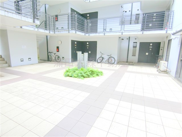 フォルス池上のその他共用部分|エントランス内吹き抜けの共用通路