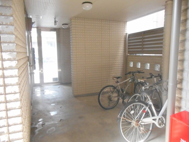 コンラッド桜新町のその他共用部分|屋根付きで雨の心配がない駐輪場