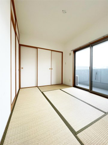 シャトレ大手町N棟の和室