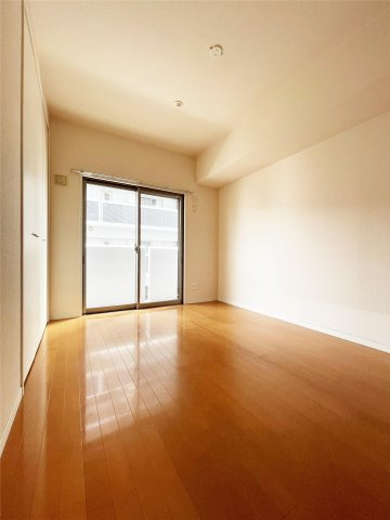 シャトレ大手町N棟の洋室