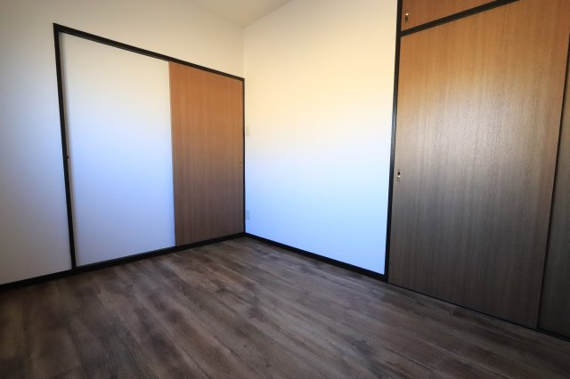 シェモア当知の洋室|※別部屋のお写真で、現況優先と致します。
