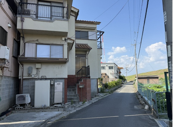 柱本1丁目の前面道路含む現地写真