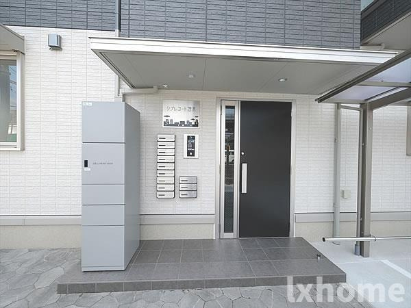 シプレコート茨木のエントランス|落ち着いたエントランスです