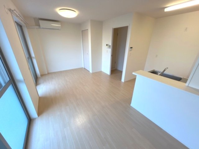 菊池郡菊陽町花立３丁目の賃貸マンションの居間・リビング