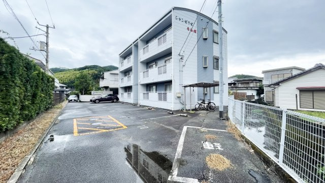 シャンゼリゼ壱番館の駐車場