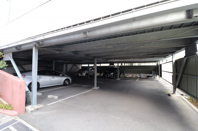 リアライズ安威の駐車場