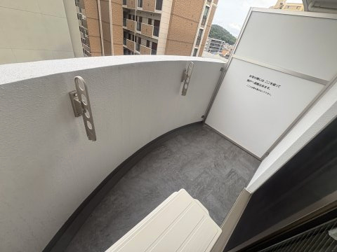 セレニテ江坂グランデのバルコニー