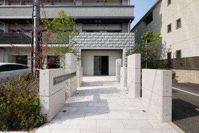 【エントランス】 | S-RESIDENCE堺市駅前 | 落ち着いたエントランスです