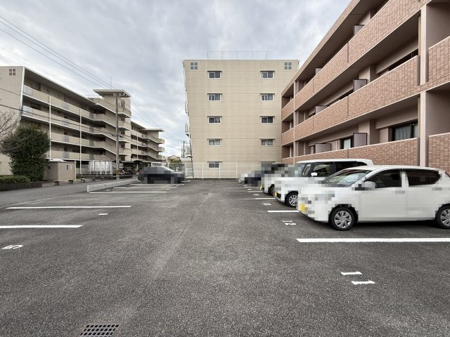 ポラリスの駐車場