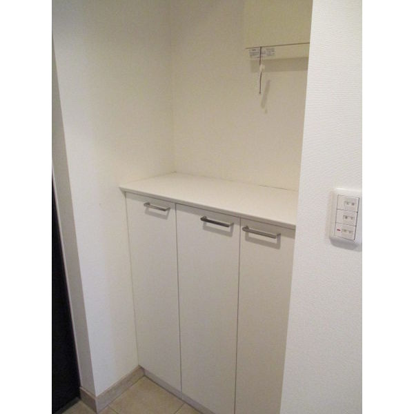 レジディア久屋大通の玄関