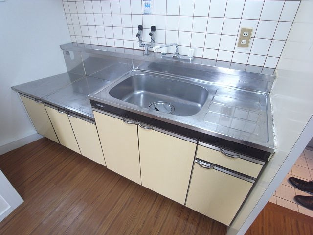 尼崎市武庫町２丁目のアパートのキッチン