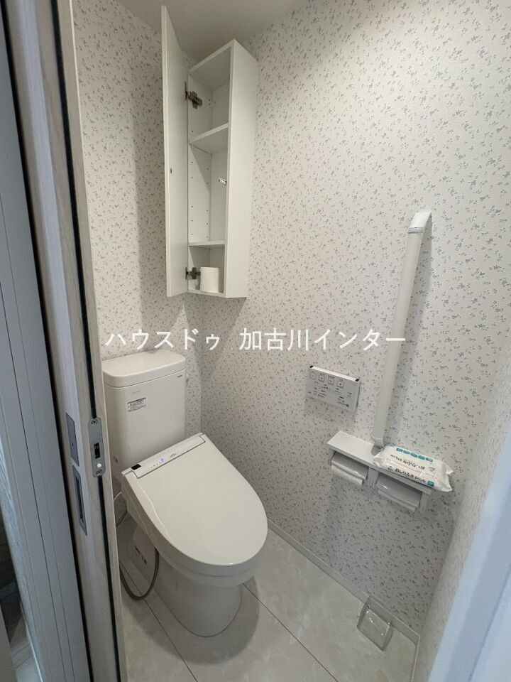 【超築浅×一条工務店施工】圧倒的な高性能住宅のトイレ|２Ｆトイレにも収納あり！