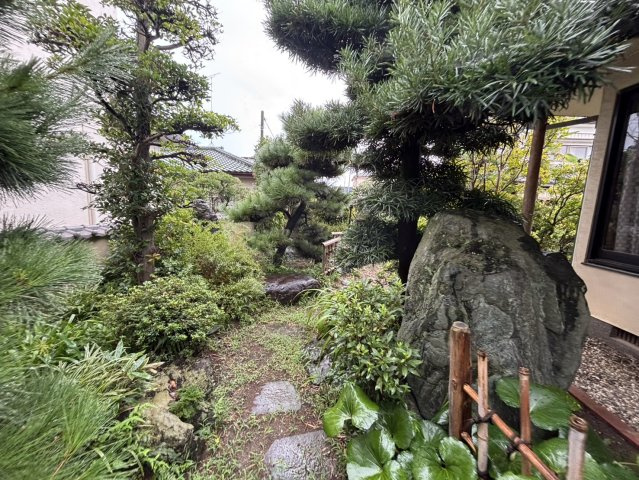 太田市新道町1454-5の庭