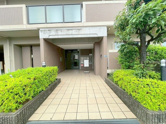 ラフィーネ江坂のエントランス