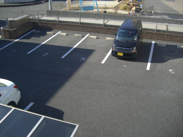グランソーレの駐車場|車をお持ちの方に嬉しい駐車場付きの物件です