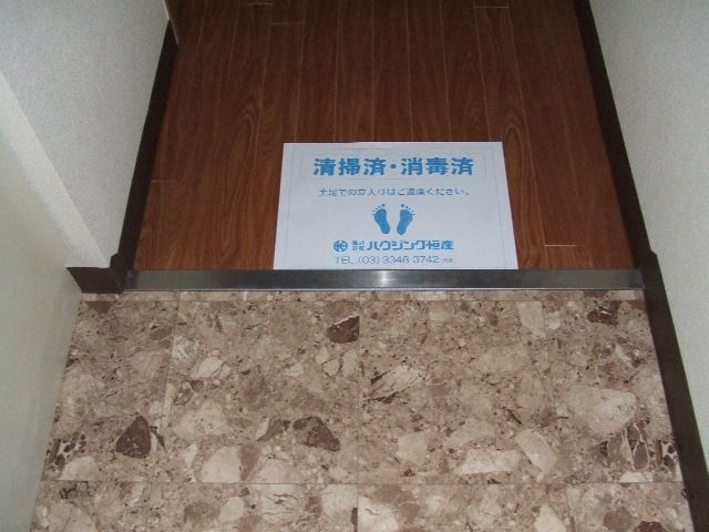 リブステージ横浜の玄関
