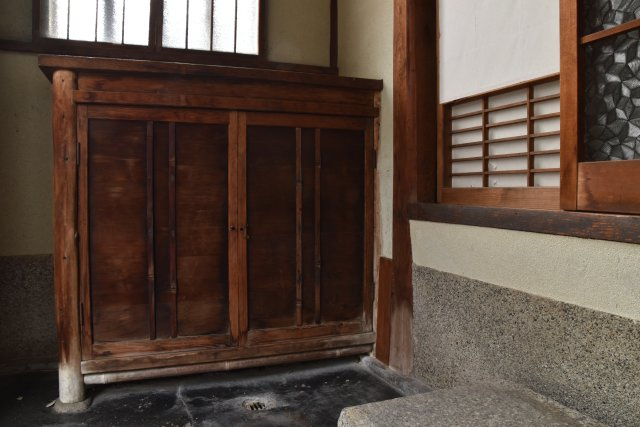 船岡山の麓 洋の香る京町家の玄関