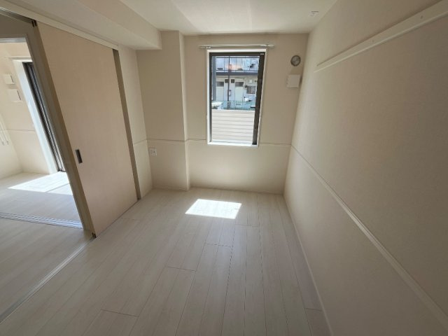 使い勝手のいい洋室です