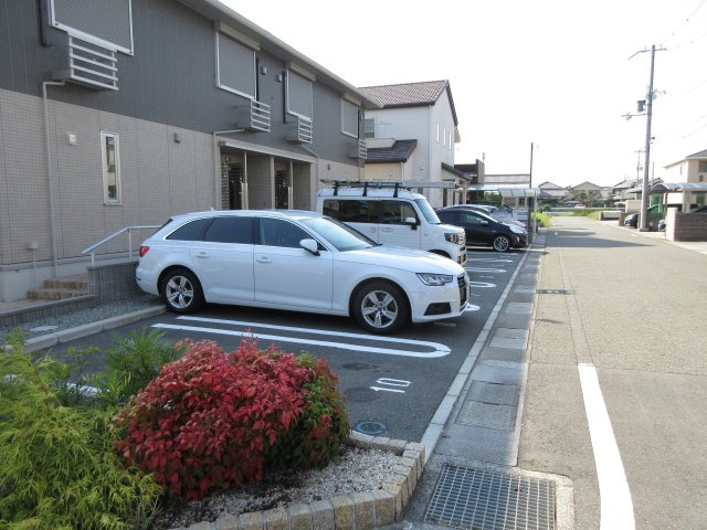 HEIMSPICA　A棟の駐車場