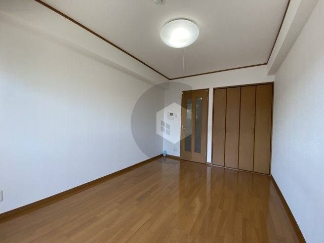 グランディ小阪の寝室