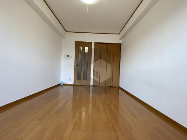 グランディ小阪の洋室