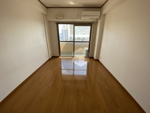 グランディ小阪の洋室