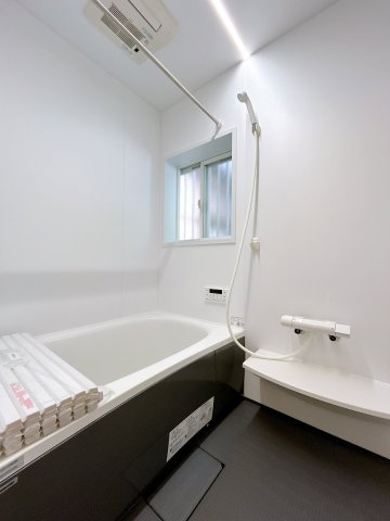 宇部市大字船木　戸建ての浴室|パナソニック製のユニットバスに交換しています。室内の壁は磁石対応のパネルで、お好みのラック等設置していただけます。