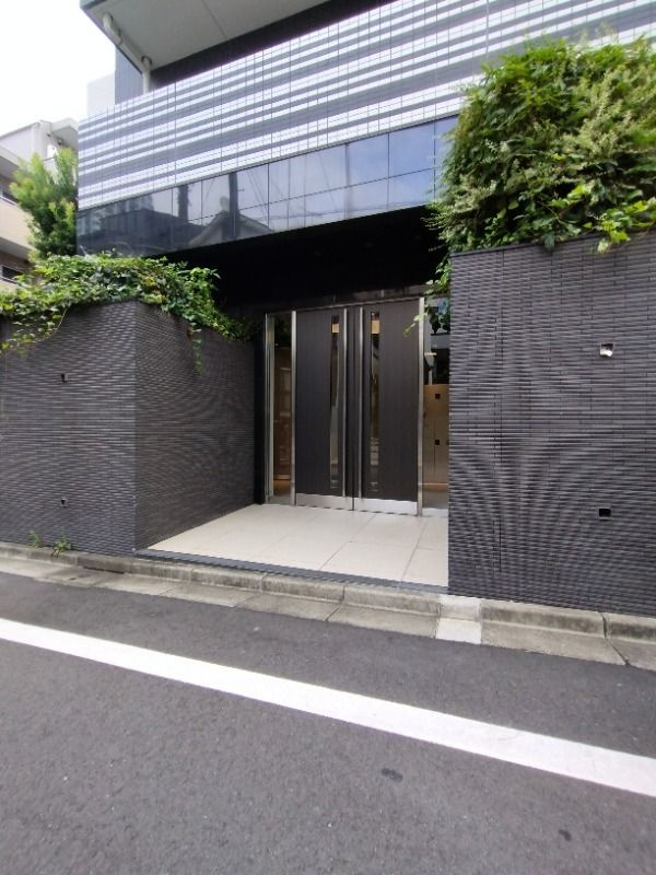 AXAS西新宿のエントランス