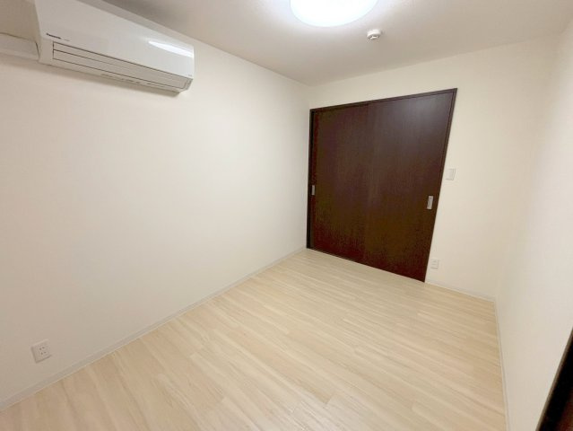 内田ロイヤルハイツの洋室
