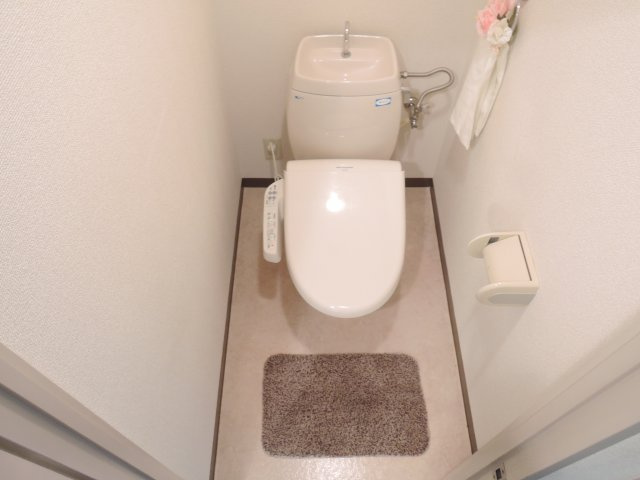 高槻市川西町１丁目の賃貸マンションのトイレ