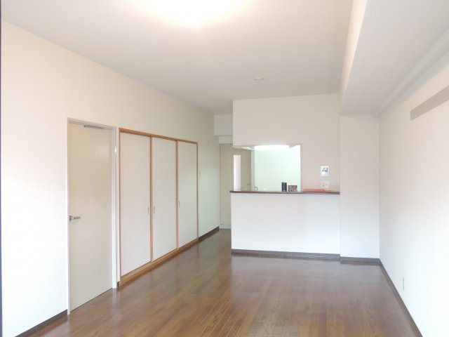 高槻市川西町１丁目の賃貸マンションの居間・リビング