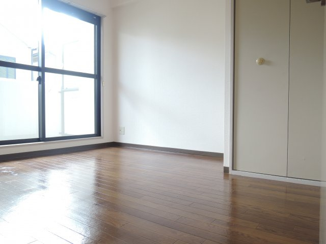 高槻市川西町１丁目の賃貸マンションの洋室