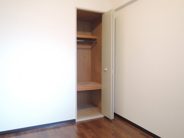 高槻市川西町１丁目の賃貸マンションの収納