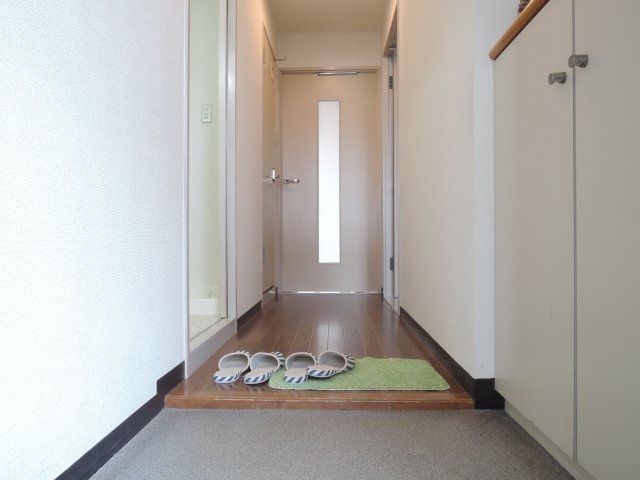 高槻市川西町１丁目の賃貸マンションの玄関