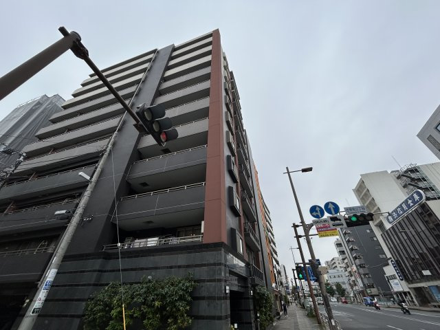 最寄り駅まで徒歩1分☆さらに足を延ばせば2路線利用可！電車利用の人には便利でありがたい！けど！車持ちにも嬉しい♪平置き駐車場完備！月額10,000円なのも嬉しいポイント☆【リノベ／クオス吉野町】
