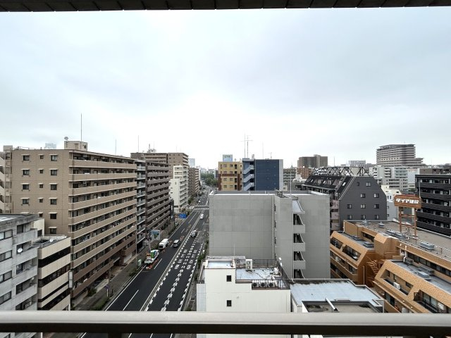 最寄り駅まで徒歩1分☆さらに足を延ばせば2路線利用可！電車利用の人には便利でありがたい！けど！車持ちにも嬉しい♪平置き駐車場完備！月額10,000円なのも嬉しいポイント☆【リノベ／クオス吉野町】の展望