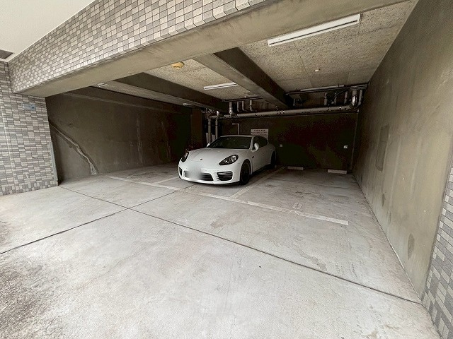 エスリード新大阪第八の駐車場