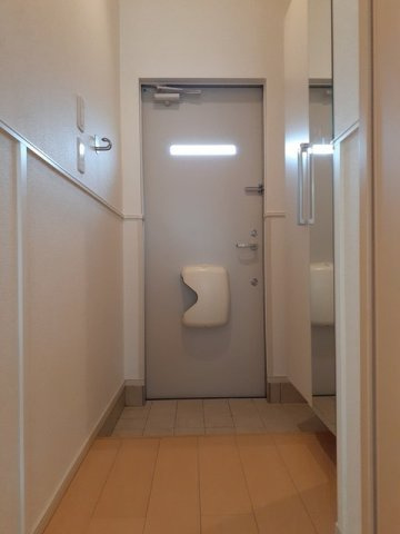ソレイユ四ツ谷Ｂの玄関