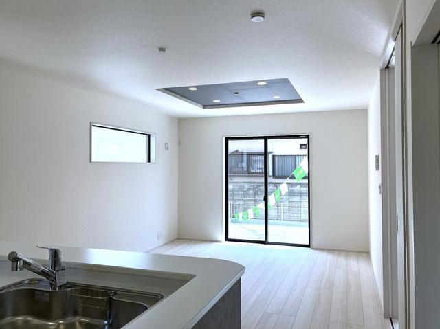 東松山市松葉町　新築戸建の居間・リビング