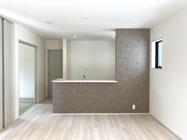 東松山市松葉町　新築戸建の居間・リビング