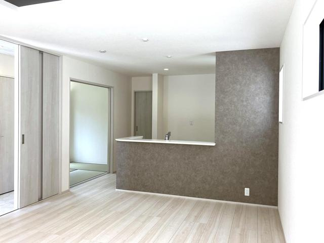 東松山市松葉町　新築戸建の居間・リビング