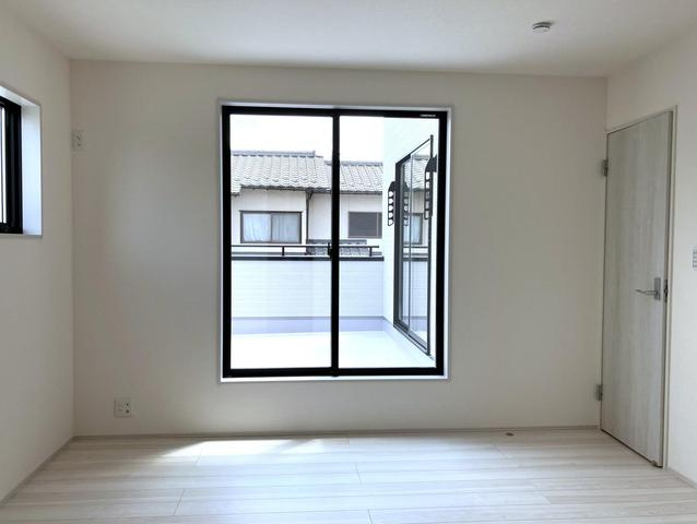東松山市松葉町　新築戸建の洋室