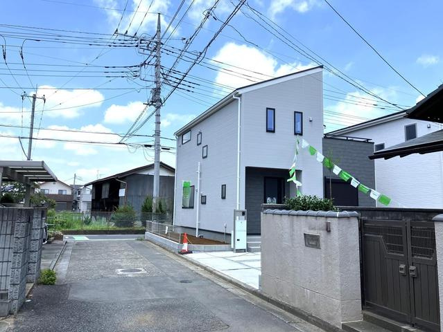 東松山市松葉町　新築戸建の前面道路含む現地写真