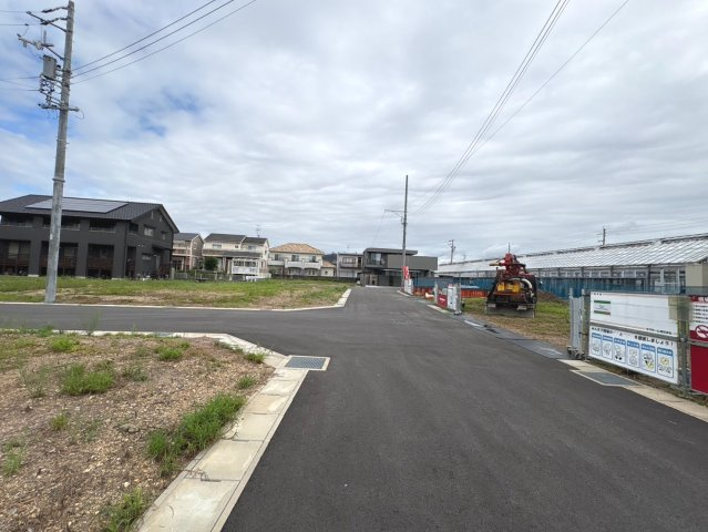 【商談中】タマタウン　岐阜市則武（則武小）　全3区画分譲の前面道路含む現地写真|「現地（2026年9月10日）撮影」　　
■前面道路　
■ヤマダ不動産　株式会社リライフ