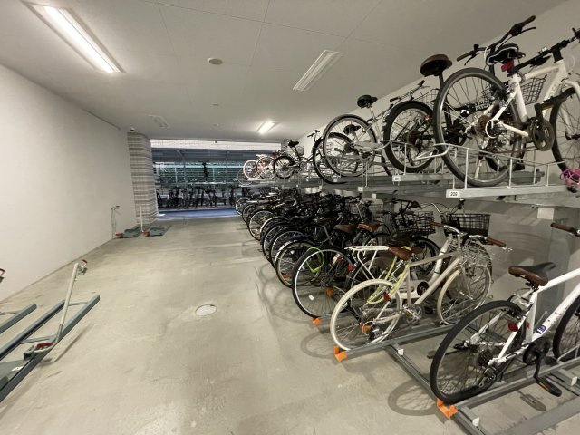 プランドール北浜の駐車場
