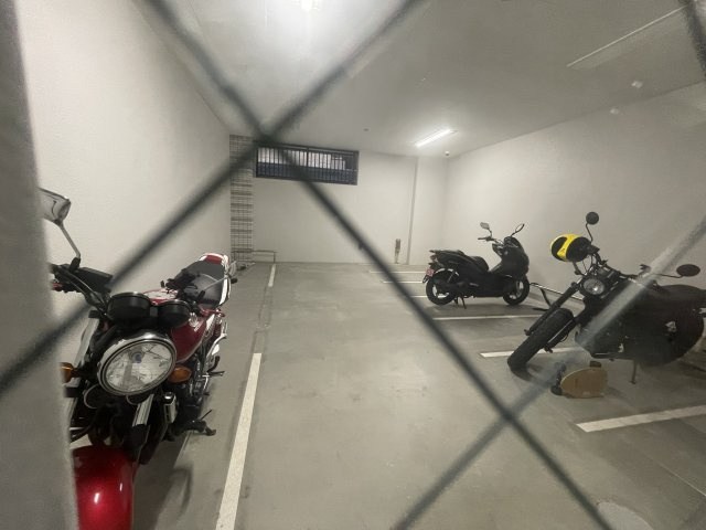 プランドール北浜の駐車場